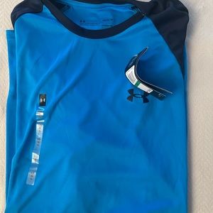 men’s size L, UA t-shirt